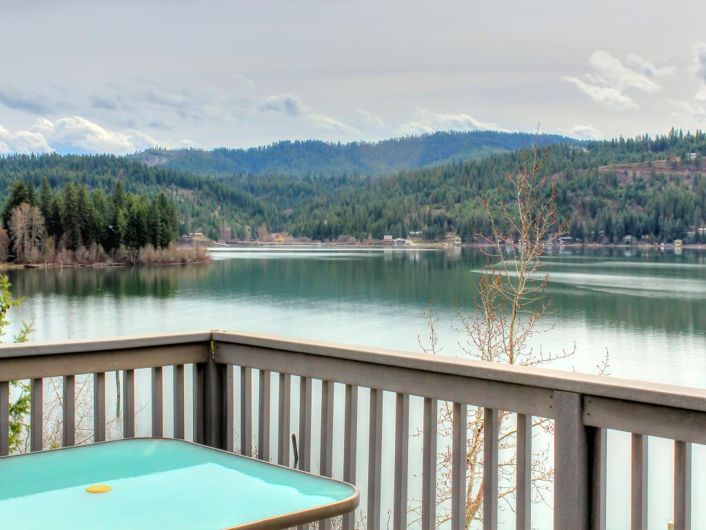 Beautiful Lake Coeur D'Alene Cabin On The Bay Mica Bagian luar foto