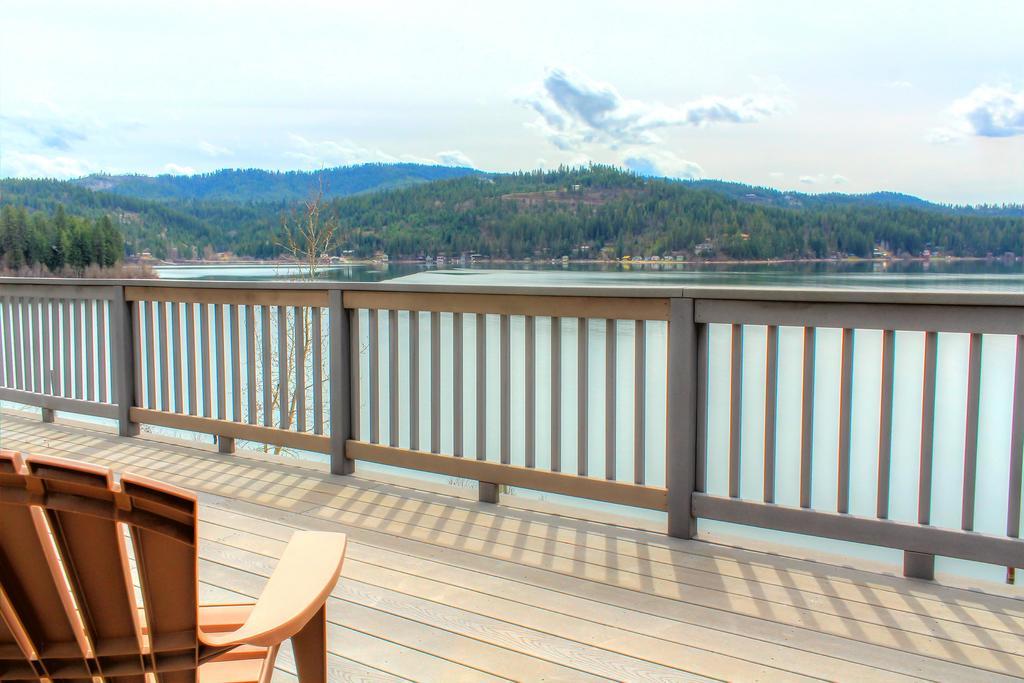 Beautiful Lake Coeur D'Alene Cabin On The Bay Mica Bagian luar foto