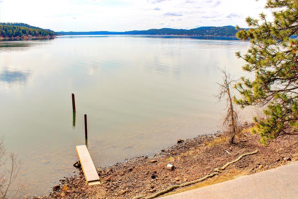 Beautiful Lake Coeur D'Alene Cabin On The Bay Mica Bagian luar foto