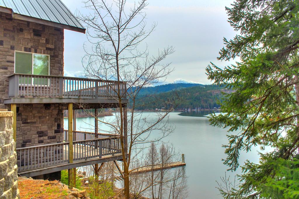 Beautiful Lake Coeur D'Alene Cabin On The Bay Mica Bagian luar foto