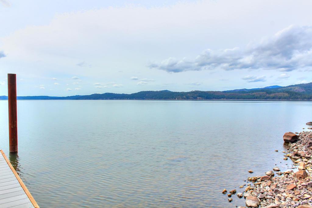 Beautiful Lake Coeur D'Alene Cabin On The Bay Mica Bagian luar foto