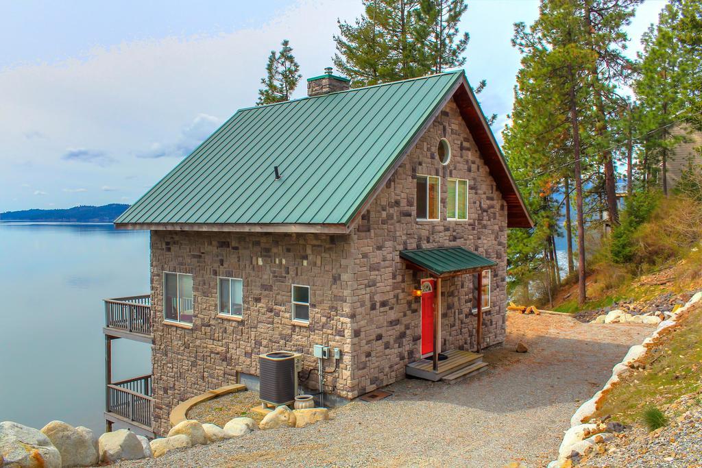 Beautiful Lake Coeur D'Alene Cabin On The Bay Mica Bagian luar foto