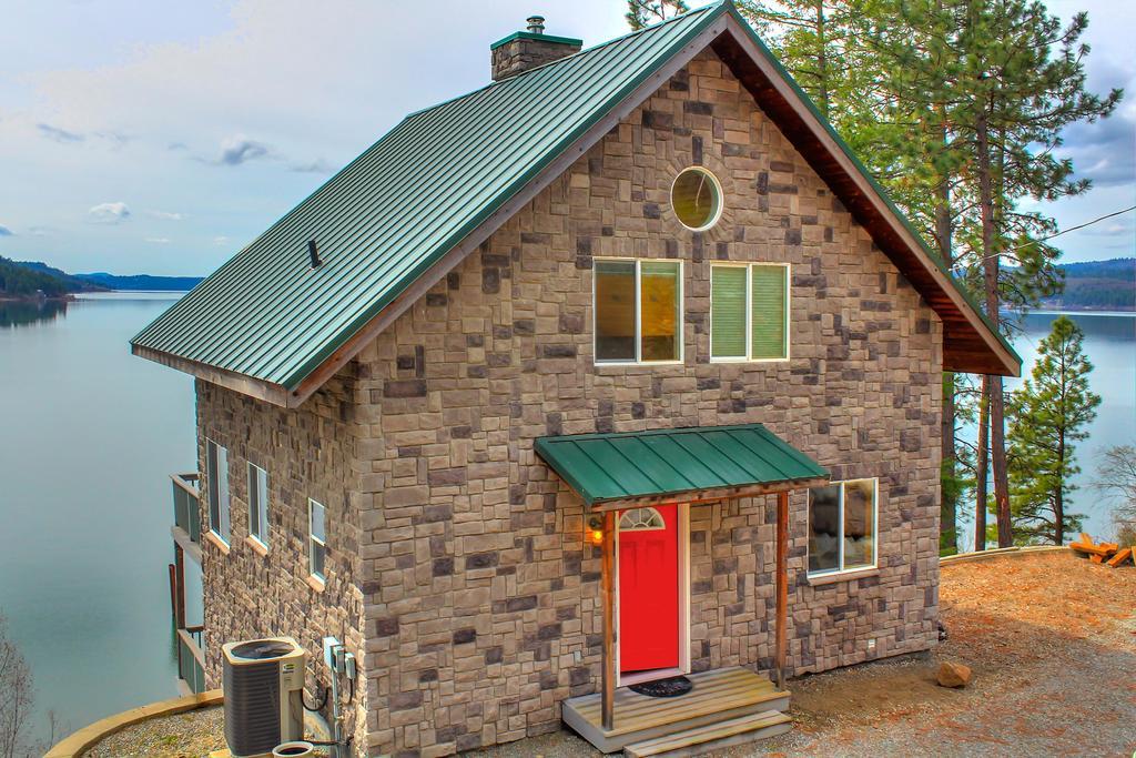 Beautiful Lake Coeur D'Alene Cabin On The Bay Mica Bagian luar foto