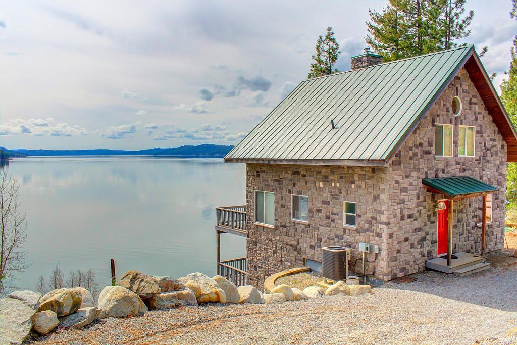 Beautiful Lake Coeur D'Alene Cabin On The Bay Mica Bagian luar foto