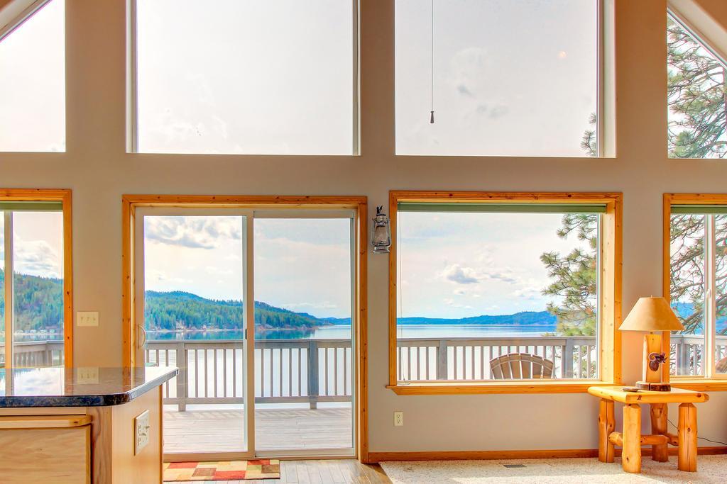 Beautiful Lake Coeur D'Alene Cabin On The Bay Mica Bagian luar foto